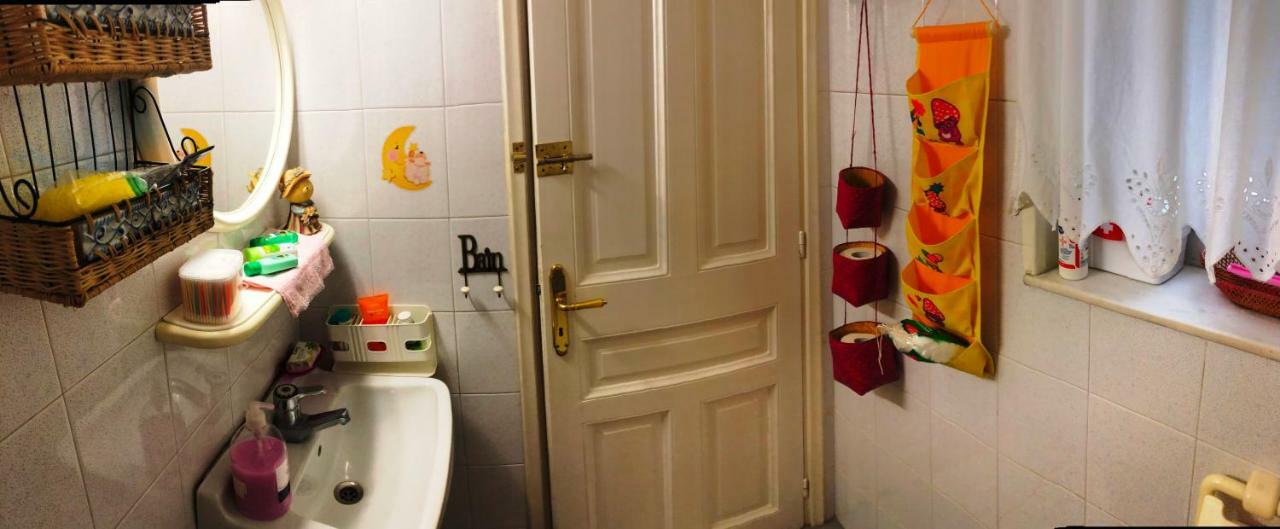 Apartamento de 80 m² en Exarchia, con 3 habitación Atenas Exterior foto